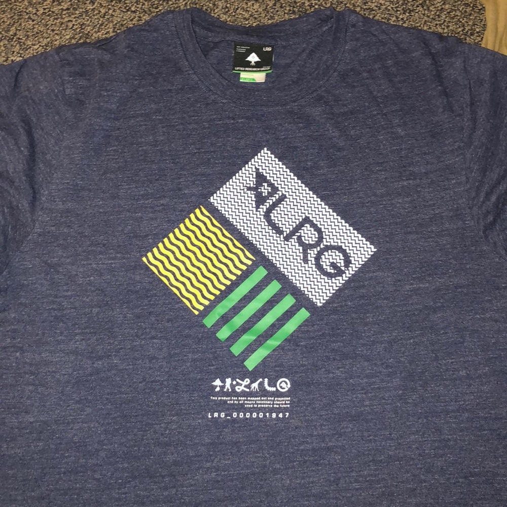 LRG men’s shirt